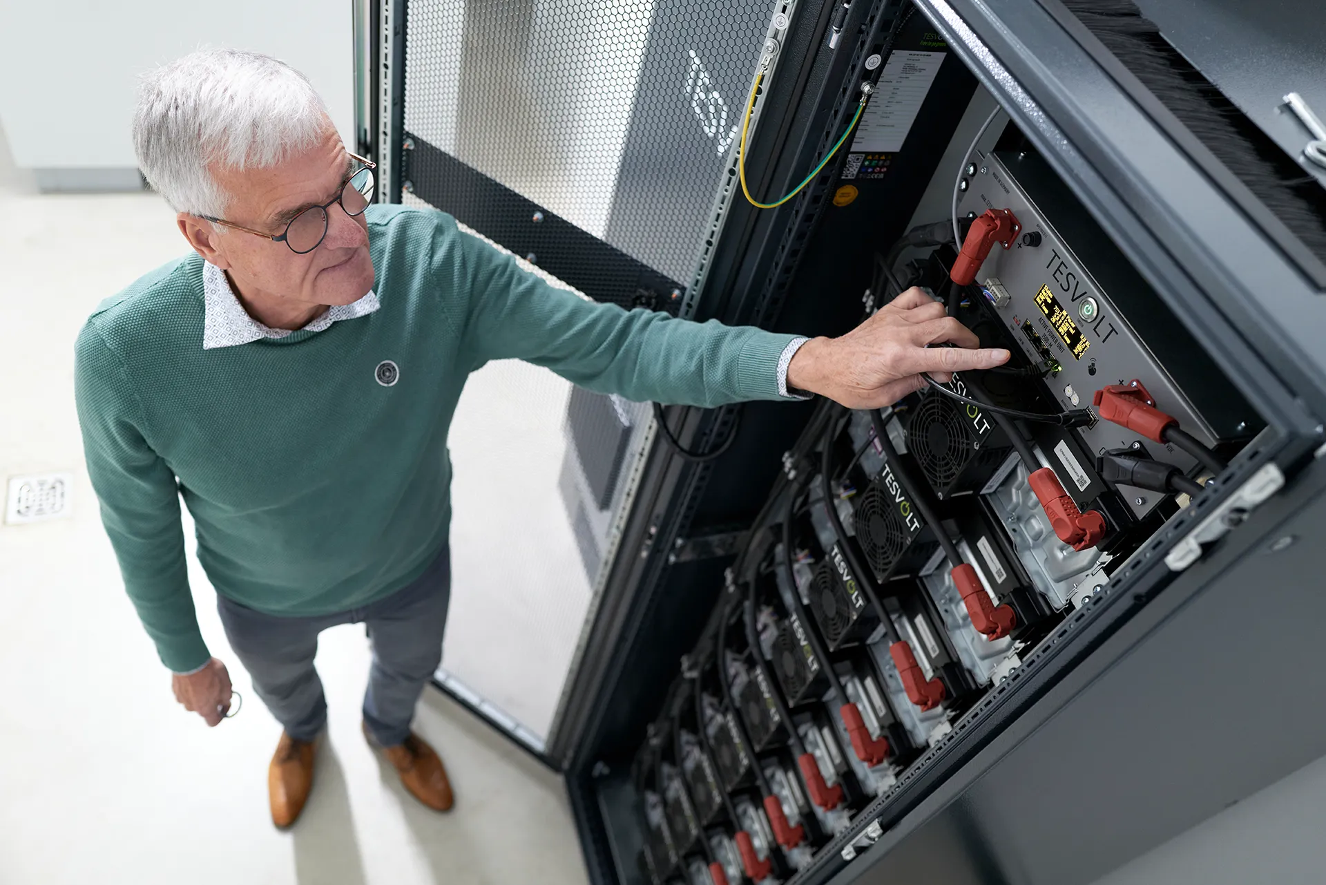 Der große Speicher sorgt dafür, dass der eigenerzeugte Strom auch nachts genutzt werden kann