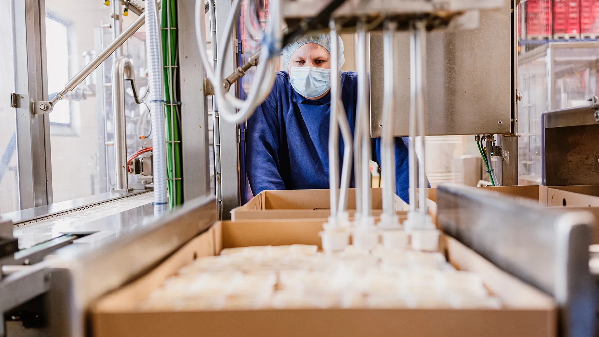 Für die zentralen Produktionsprozesse Mischen, Kochen und Verpacken stehen Anlagen auf dem neuesten Stand zur Verfügung